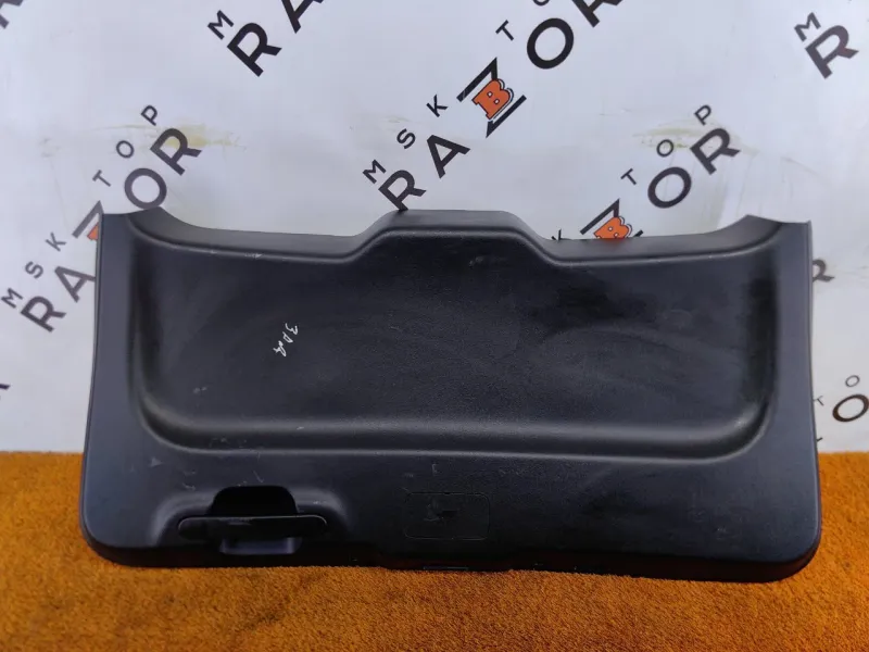 Обшивка крышки багажника