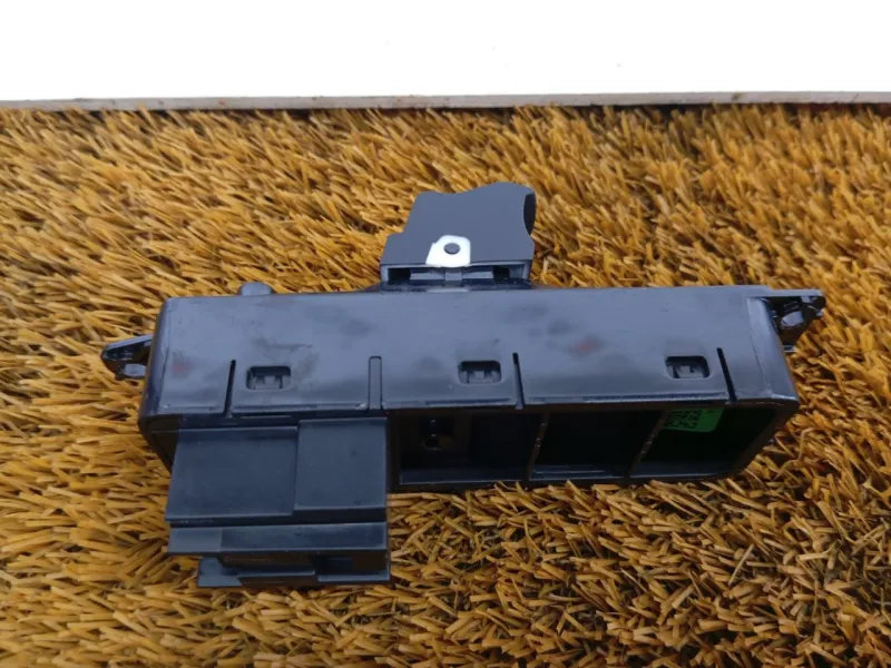 Кнопка стеклоподъемника