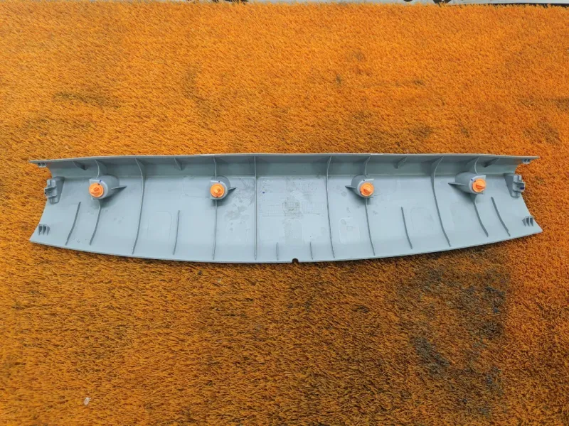 Обшивка двери багажника