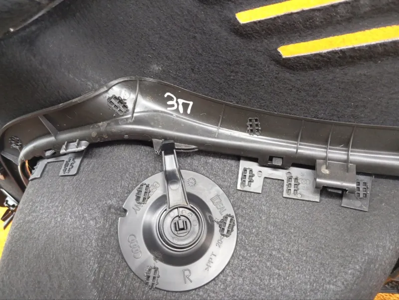 Обшивка багажника