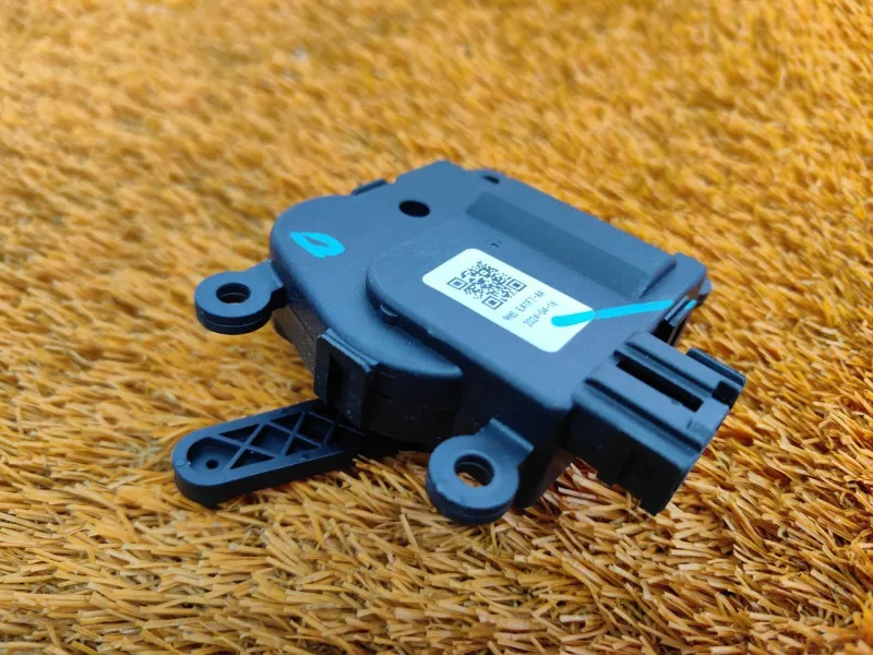 Сервопривод заслонок печки