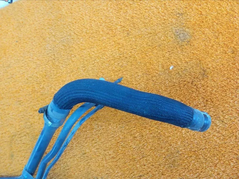 Горловина топливного бака