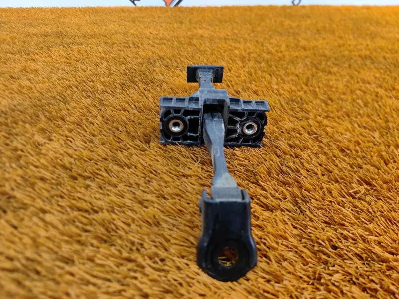 Ограничитель двери