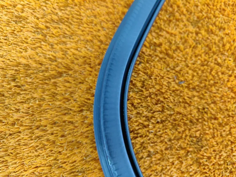 Уплотнитель проема двери