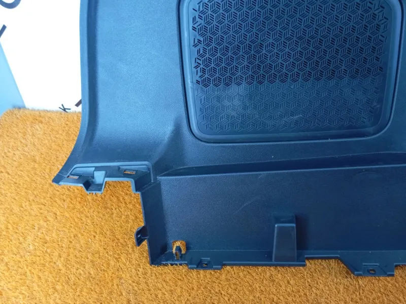 Обшивка багажника