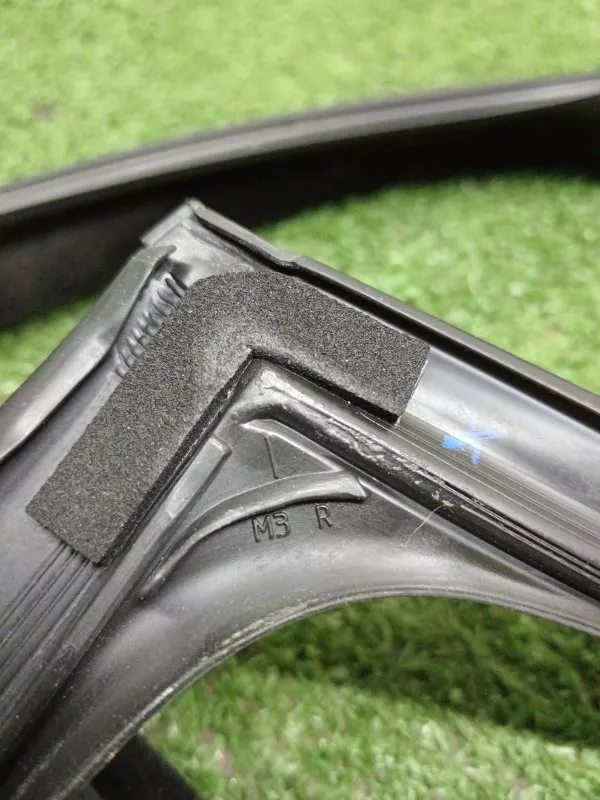 Уплотнитель стекла двери