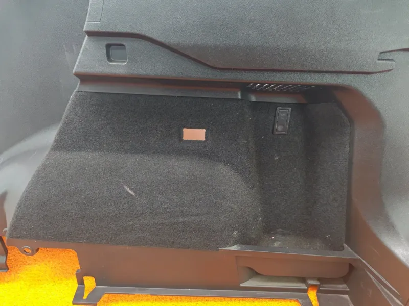 Обшивка багажника