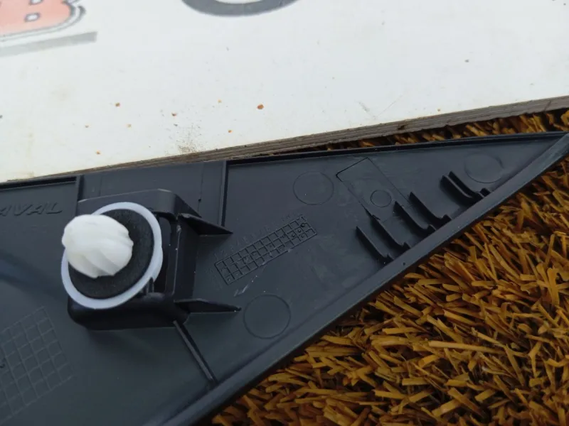 Уголок двери