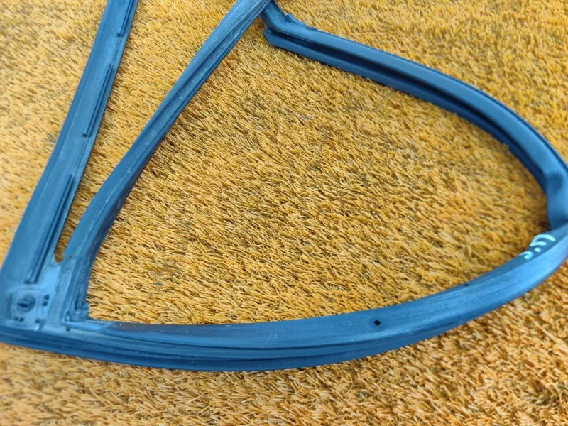 Уплотнитель двери