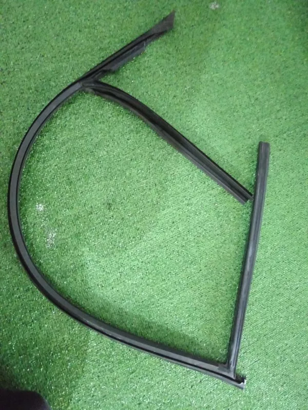 Уплотнитель стекла двери