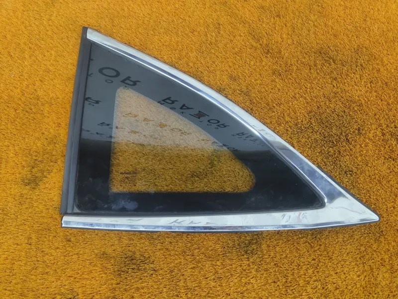 Форточка задняя