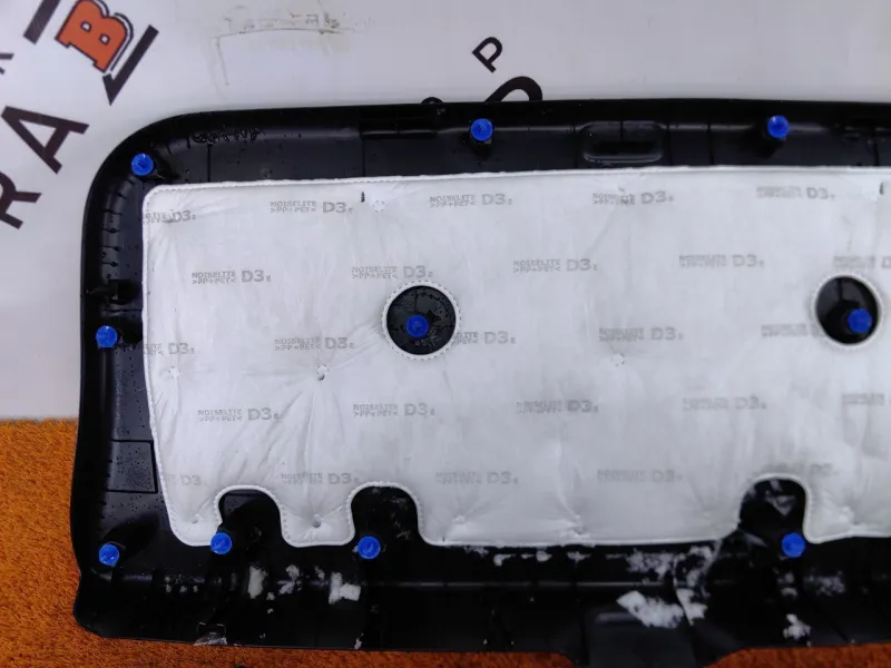 Обшивка двери багажника