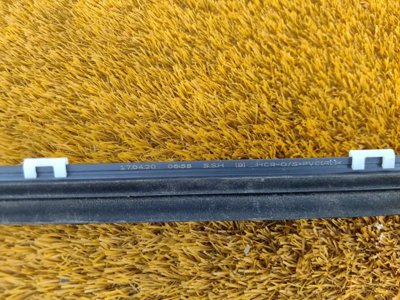 Уплотнитель стекла двери