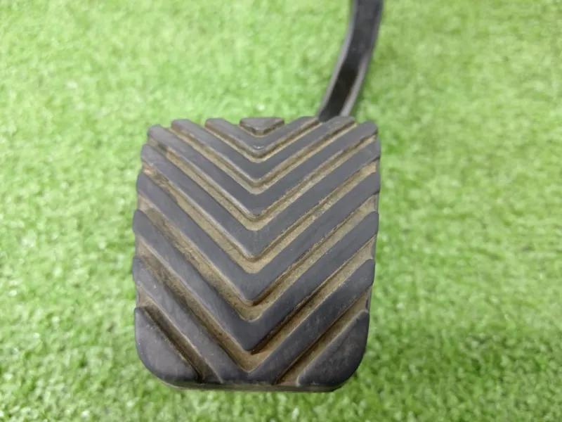 Педаль сцепления