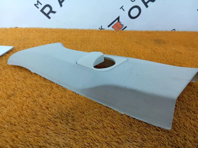 Обшивка центральной стойки