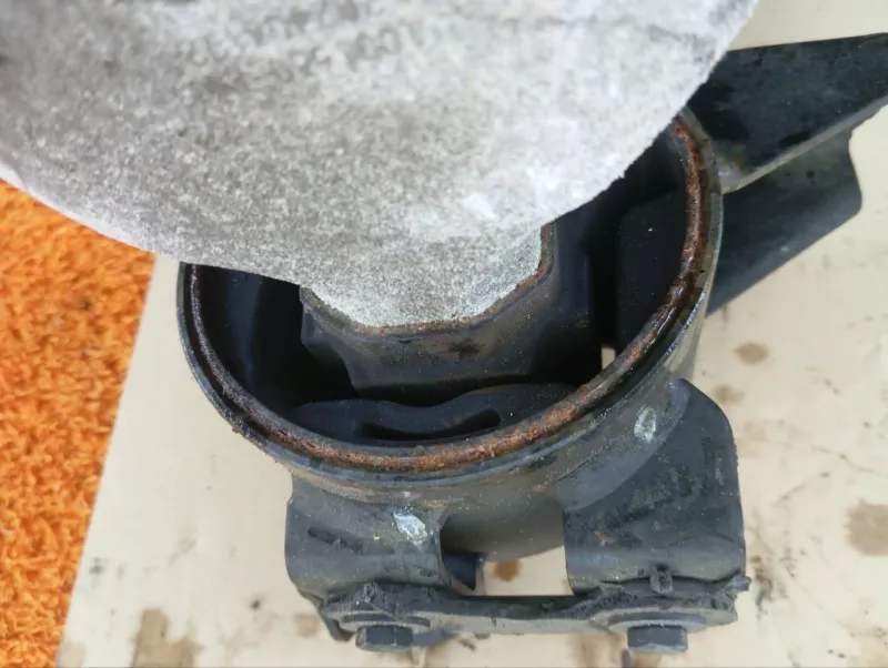 Опора двигателя