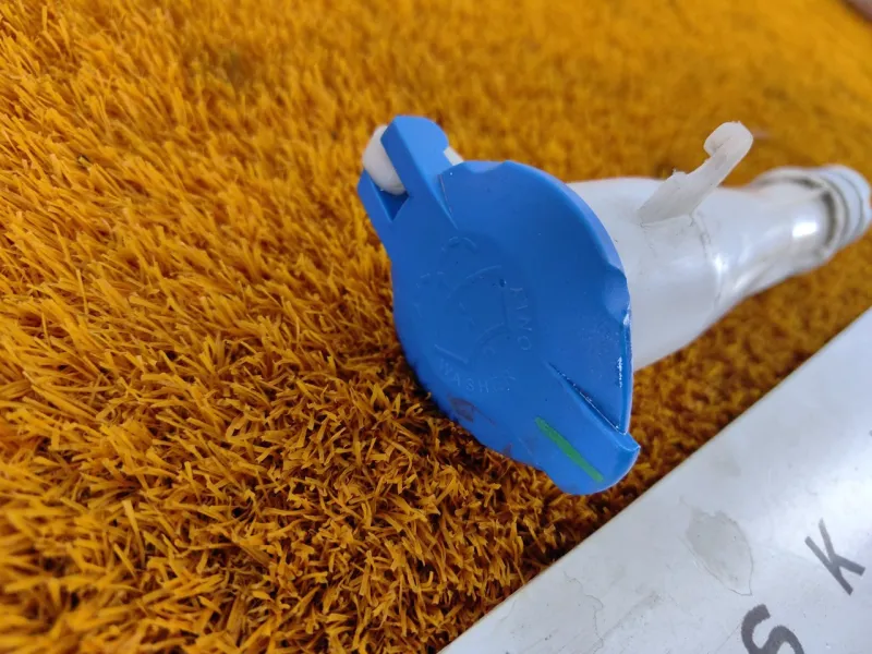 Горловина бачка стеклоомывателя