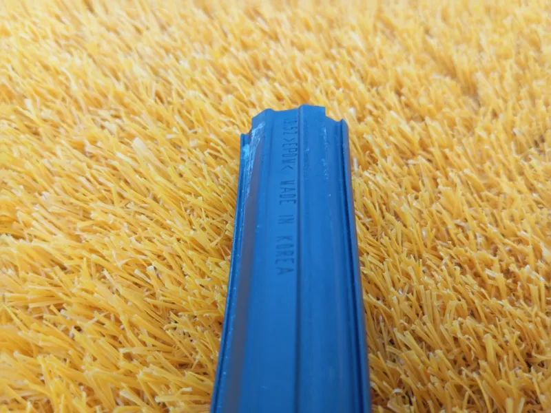 Уплотнитель стекла двери