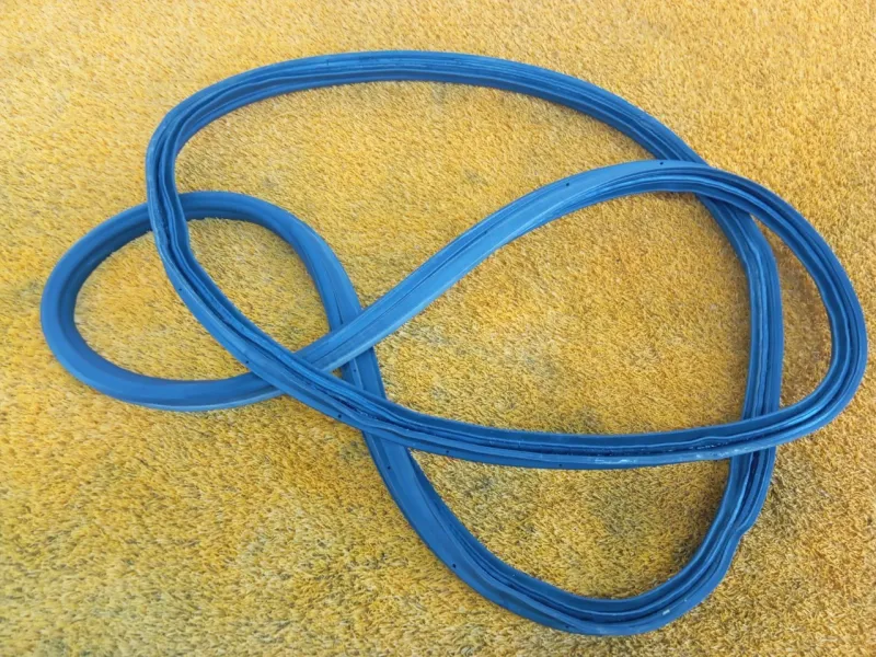 Уплотнитель багажника