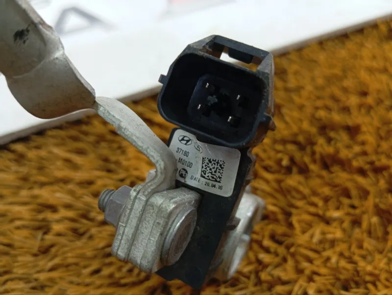 Клемма аккумулятора