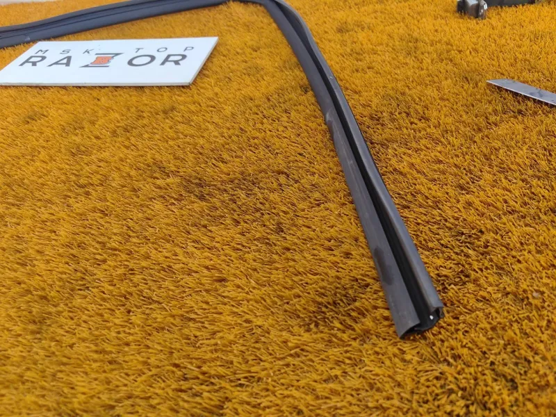 Уплотнитель стекла двери