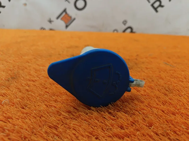 Горловина бачка стеклоомывателя