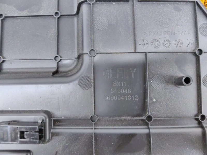 Накладка на торпедо