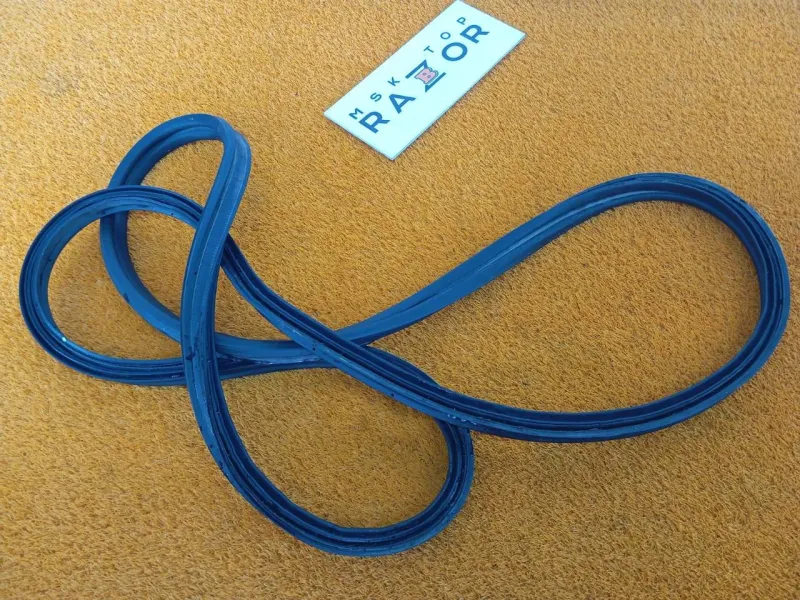 Уплотнитель багажника