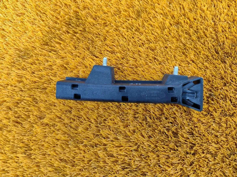 Направляющая стекла двери