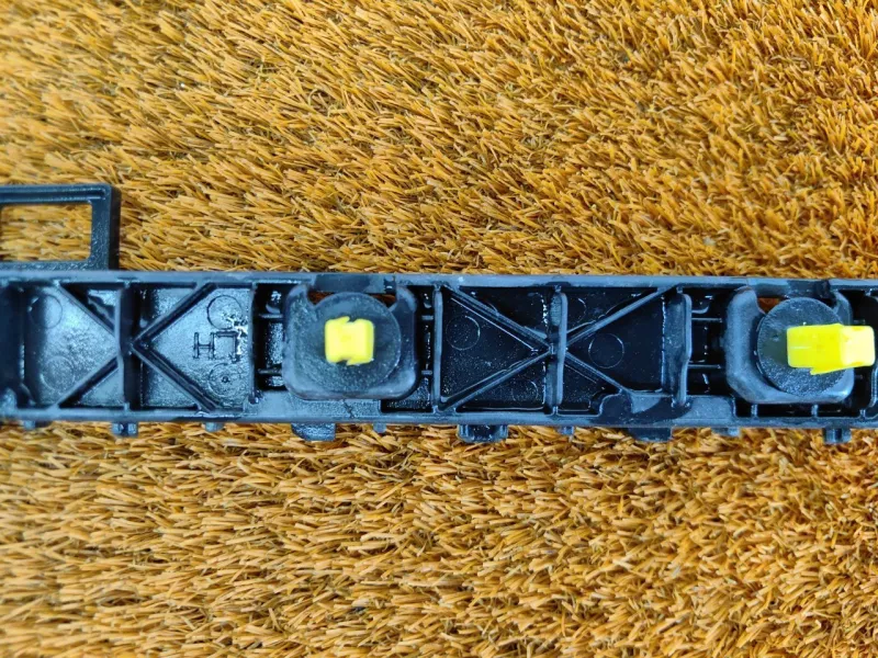 Кронштейн заднего бампера