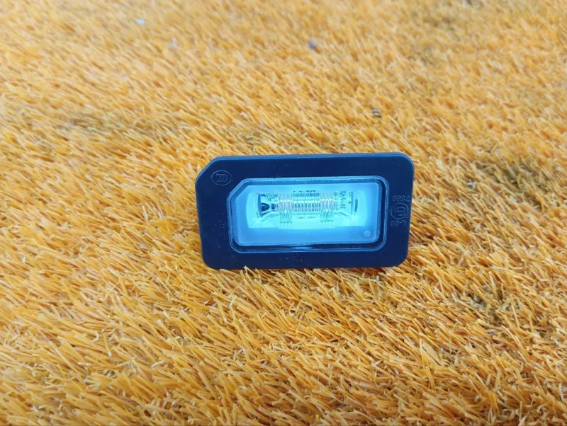 Фонарь подсветки номера