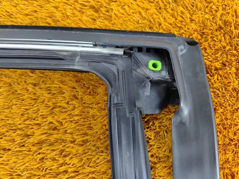 Уплотнитель стекла двери