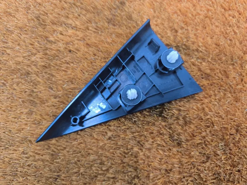 Уголок двери