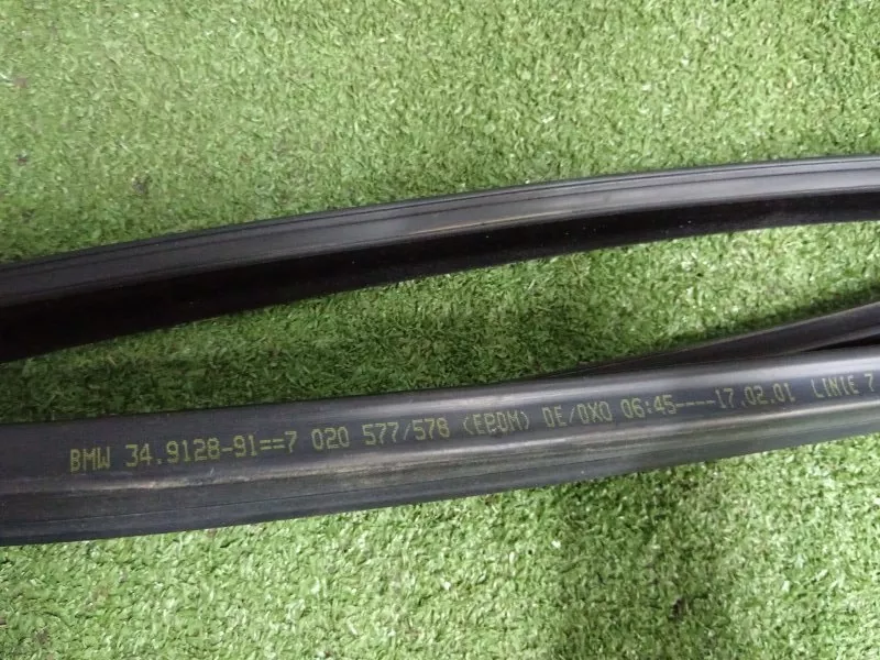 Уплотнитель стекла двери