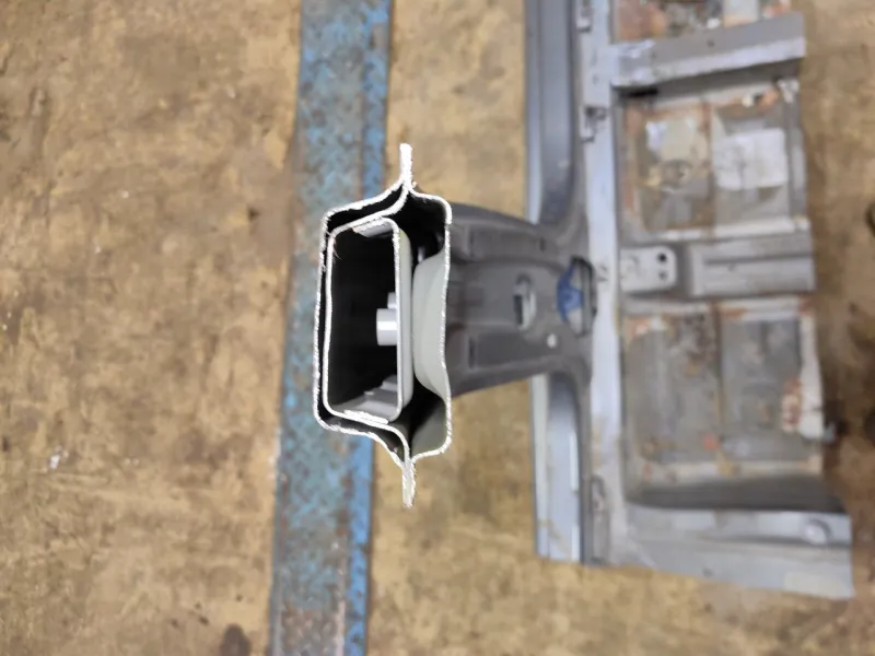 Порог с центральной стойкой