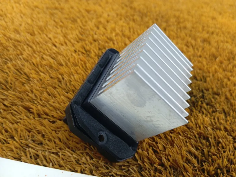 Резистор отопителя