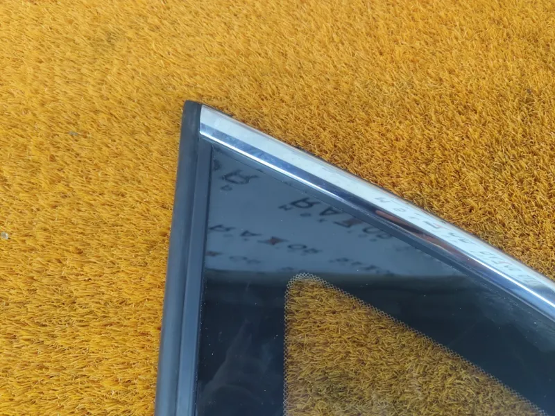 Форточка задняя