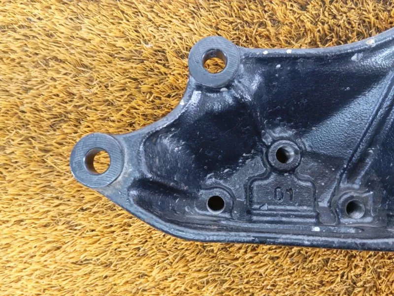 Крепление двигателя