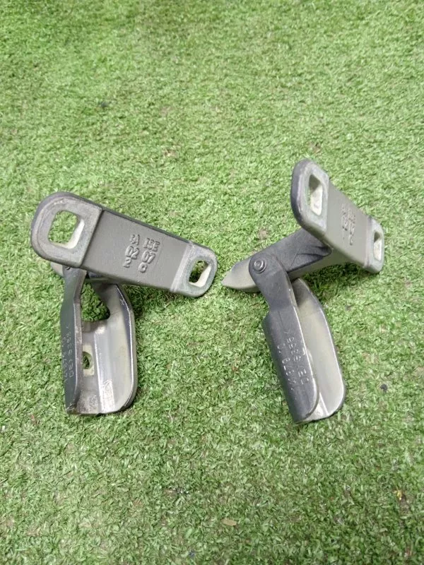 Петля двери багажника