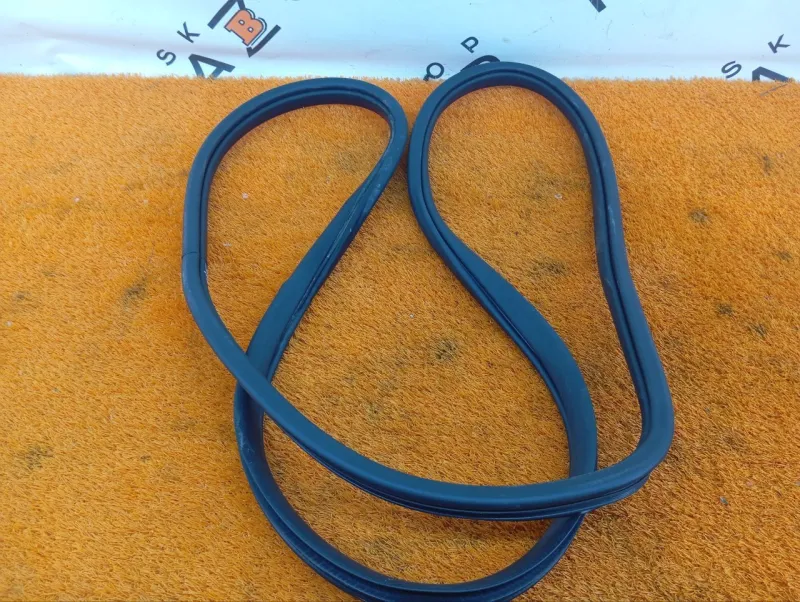 Уплотнитель проема двери