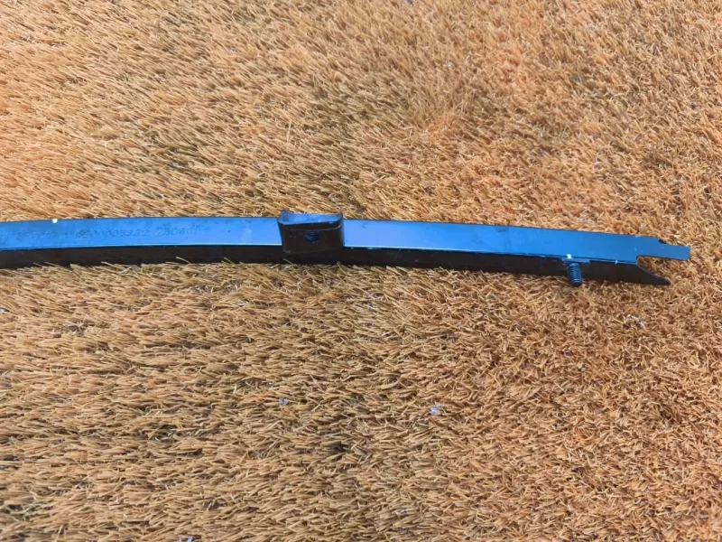 Направляющая стекла двери