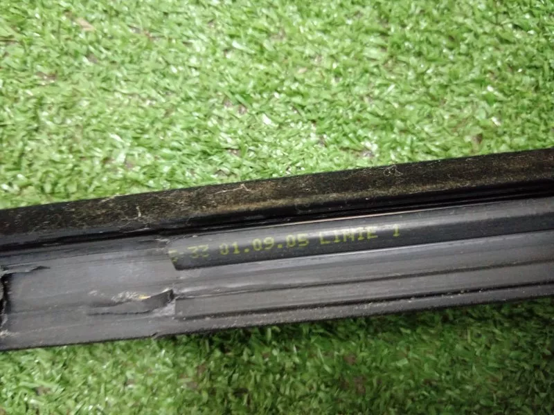 Уплотнитель стекла двери