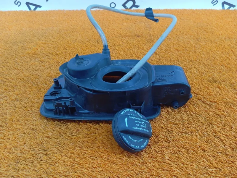 Лючок топливного бака