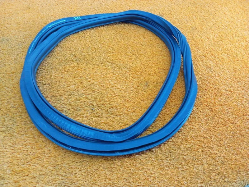 Уплотнитель проема двери (Уплотнитель кузова)