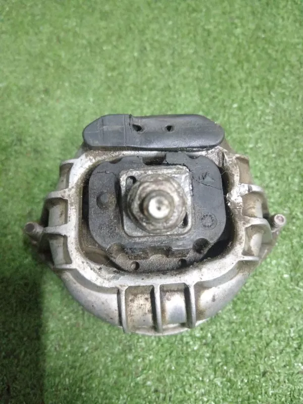 Подушка двигателя