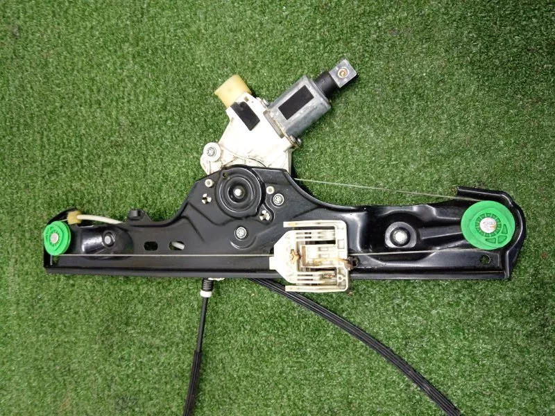 Стеклоподъемник BMW X1 2009 51332990386 E84, передний правый