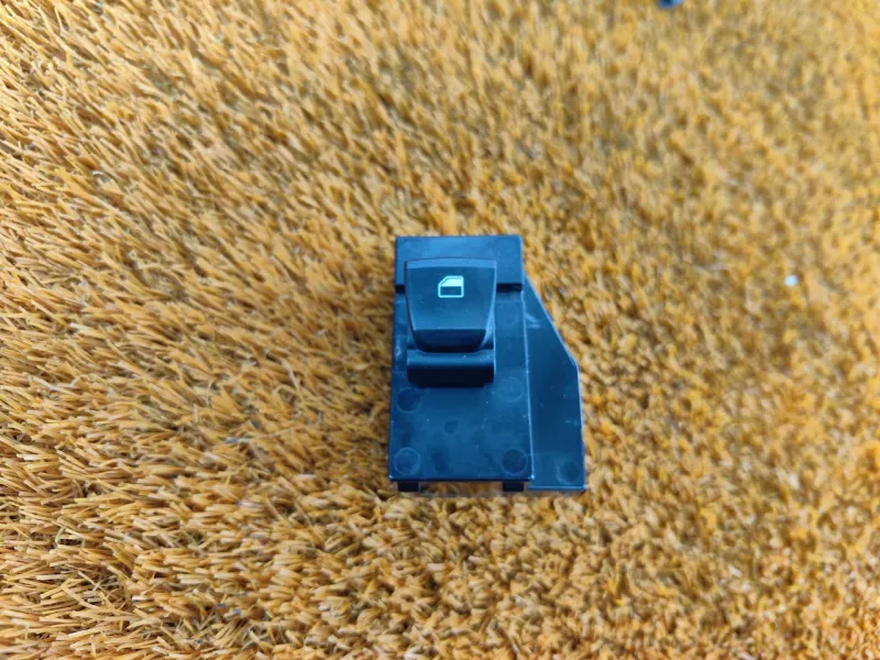 Кнопка стеклоподъемника