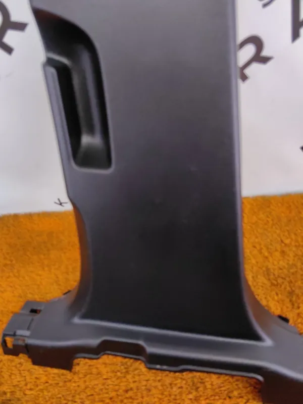 Обшивка центральной стойки