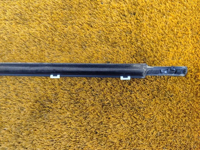 Уплотнитель стекла двери