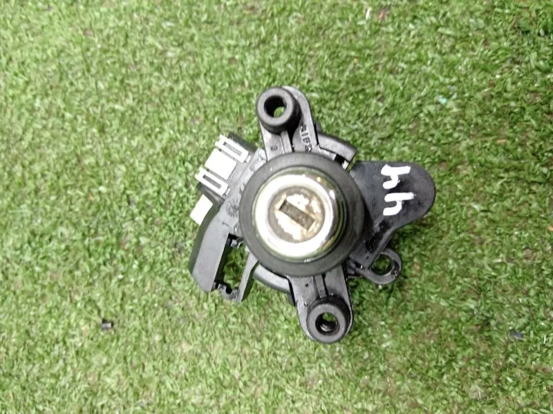 Личинка замка багажника